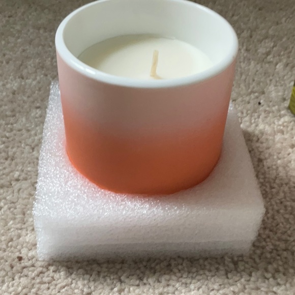NIB soy wax candle-sandalwood scent - Picture 2 of 5